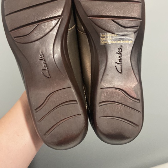 Clarks bendable leather flats slip ons Metallic bronze EUC size 7 - Picture 12 of 13